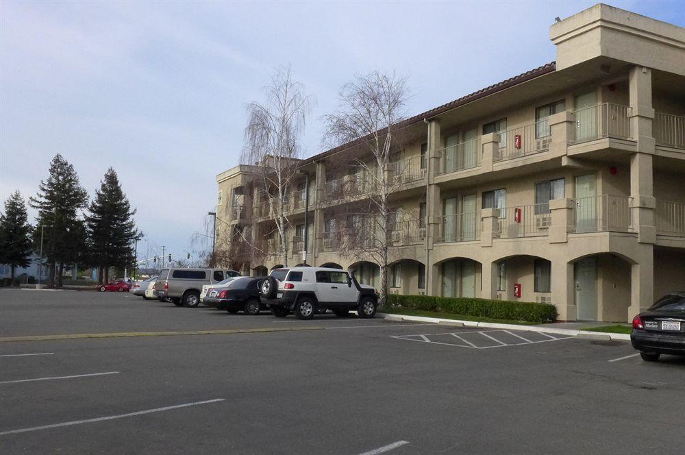Inn At Rohnert Park Exterior photo