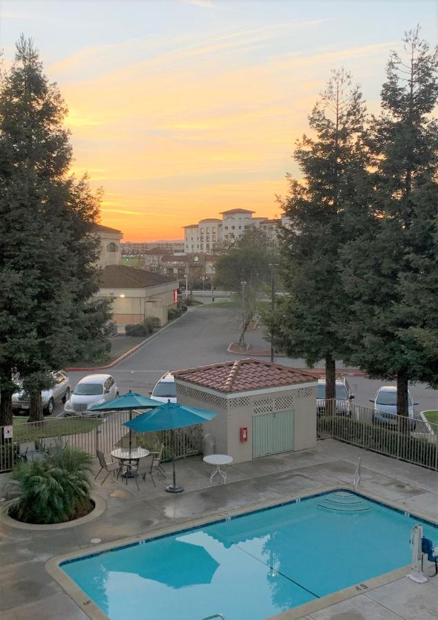 Inn At Rohnert Park Exterior photo